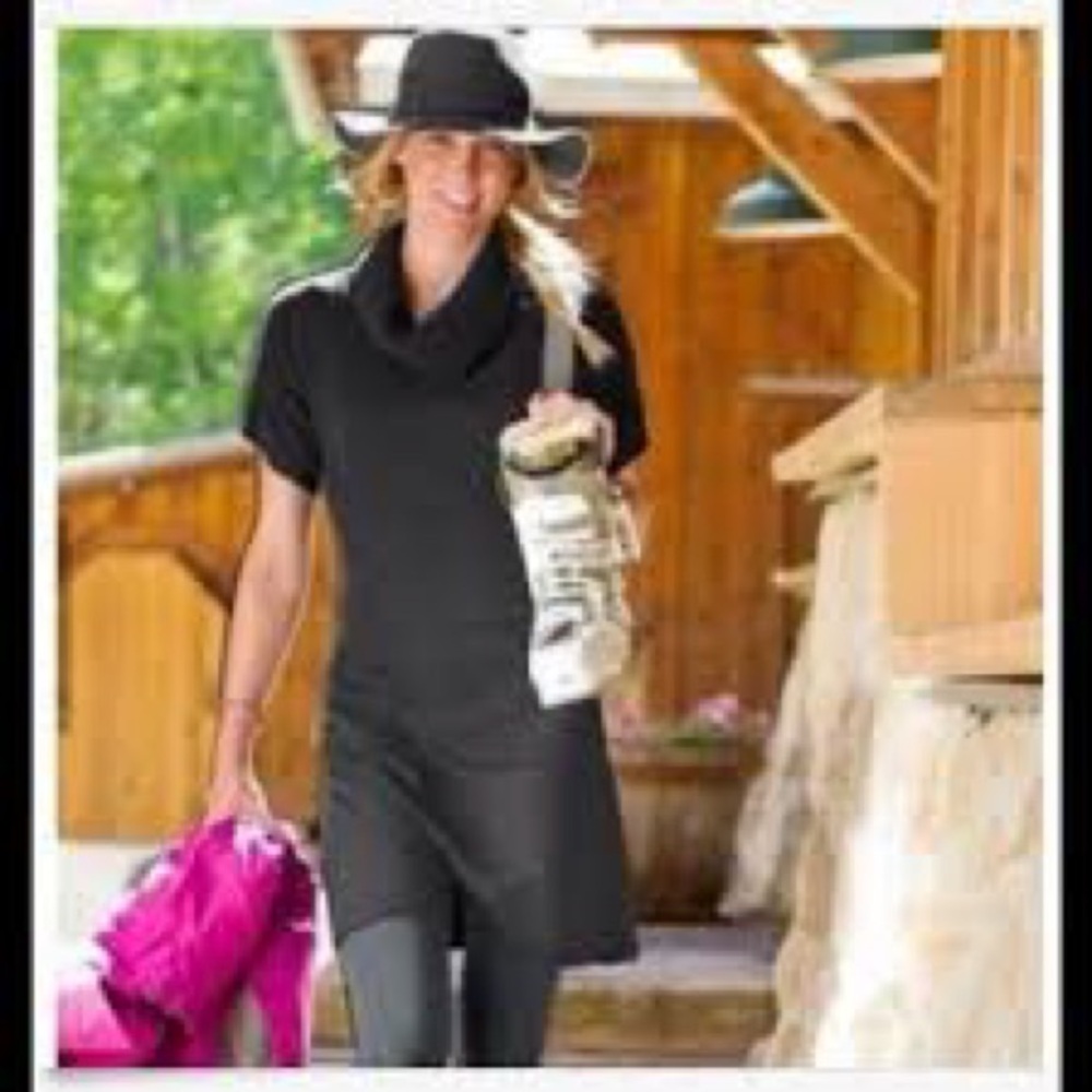 Athleta Zuni short sleeve sweater dress with front patch pockets Black Sz Small